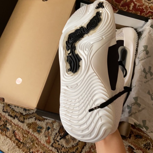Under Armour Spawn 2 Basketball Shoe - Picture 3 of 4